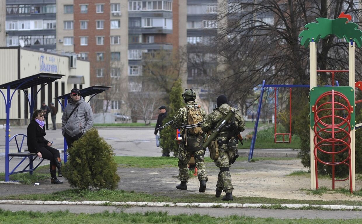 Вооруженные пророссийские активисты в Славянске