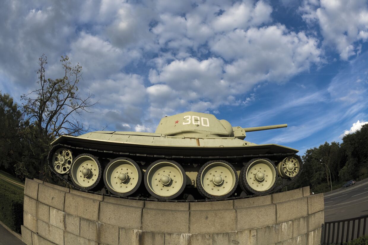 Памятник советскому танку в Берлине