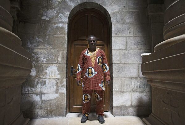 Епископ Проспер Аявей из Нигерии в храме Гроба Господня