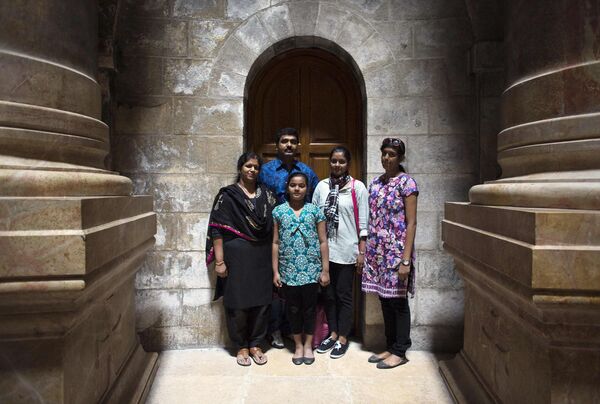 Семья Хосе из Индии в храме Гроба Господня