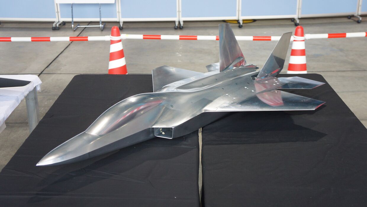 Модель японского истребителя «Мицубиси ATD-X Синсин»