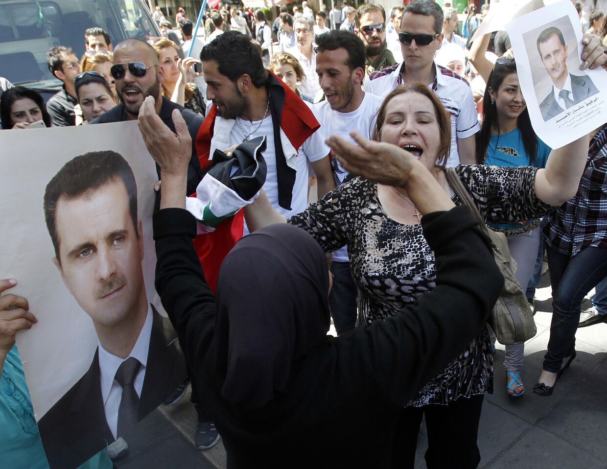 Митинг сторонников Башара Асада после объявления о его участии в президентских выборах в июне