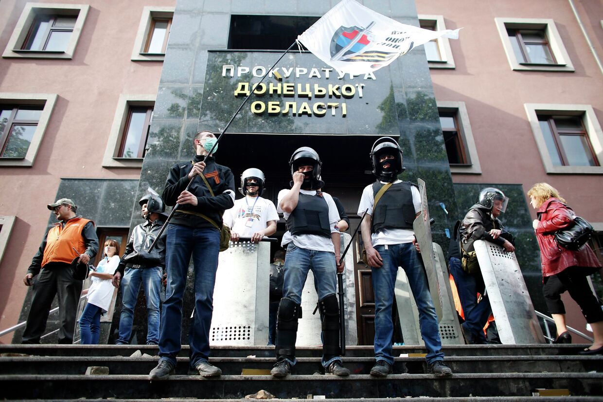 Столкновения у здания прокуратуры Донецкой области 1 мая 2014