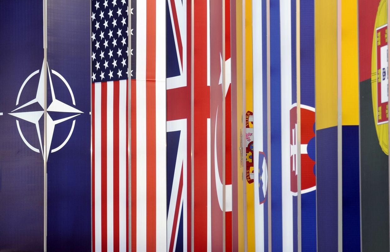 Флаги стран-участниц НАТО