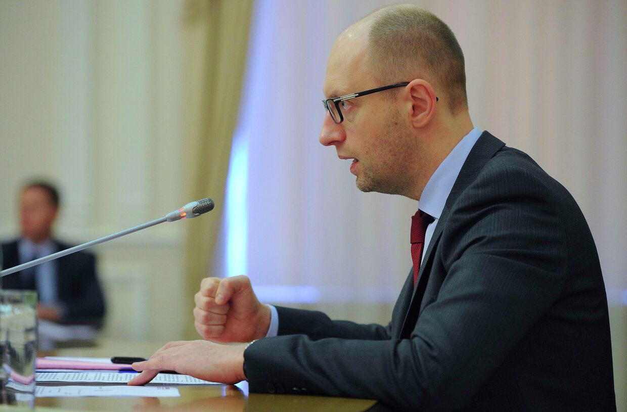 Назначенный Радой премьером Украины Арсений Яценюк на совещании в Киеве. 25 апреля 2014