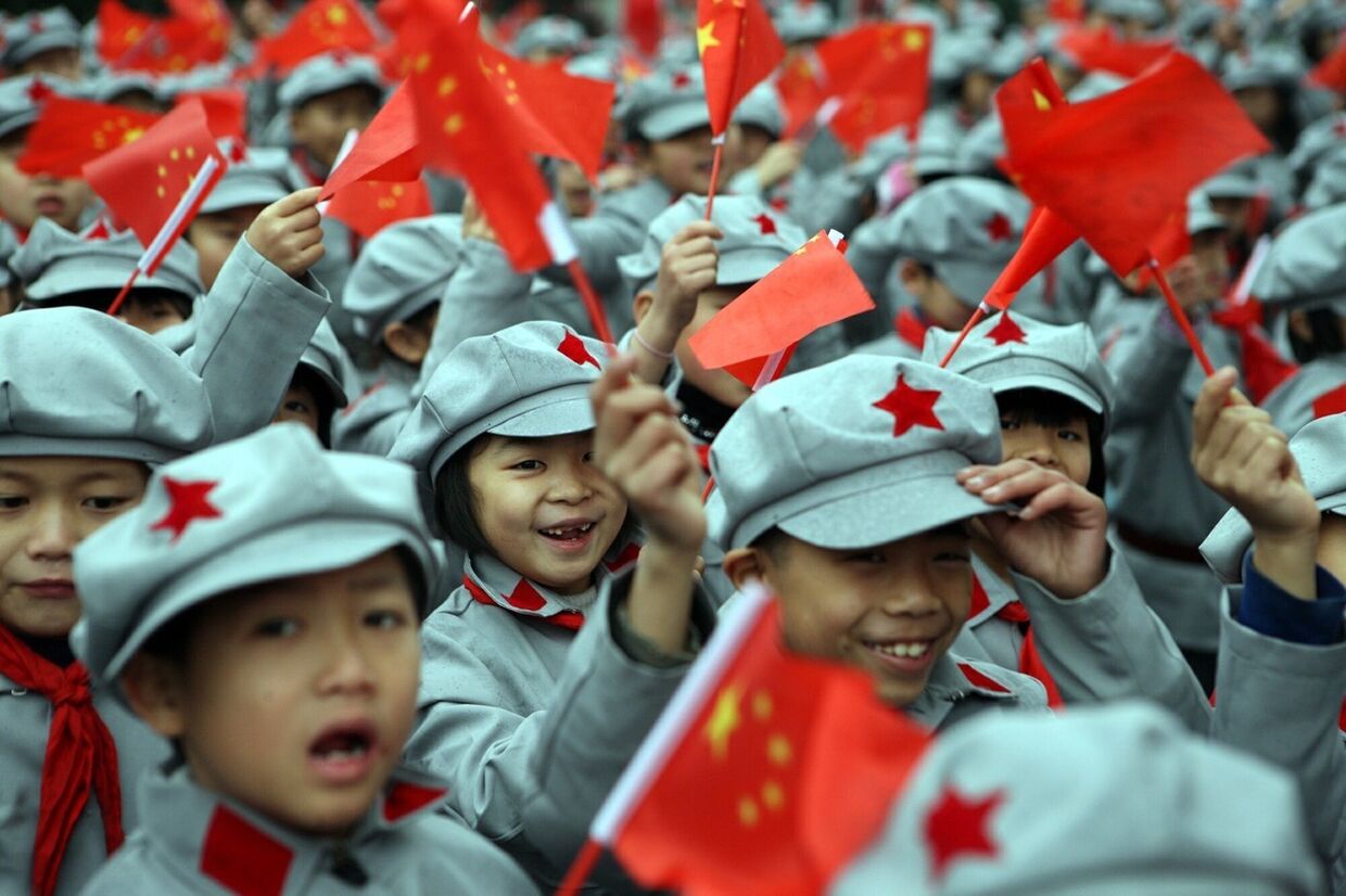 Открытие школы Красной армии в день 120-летнего юбилея Мао Цзэдуна