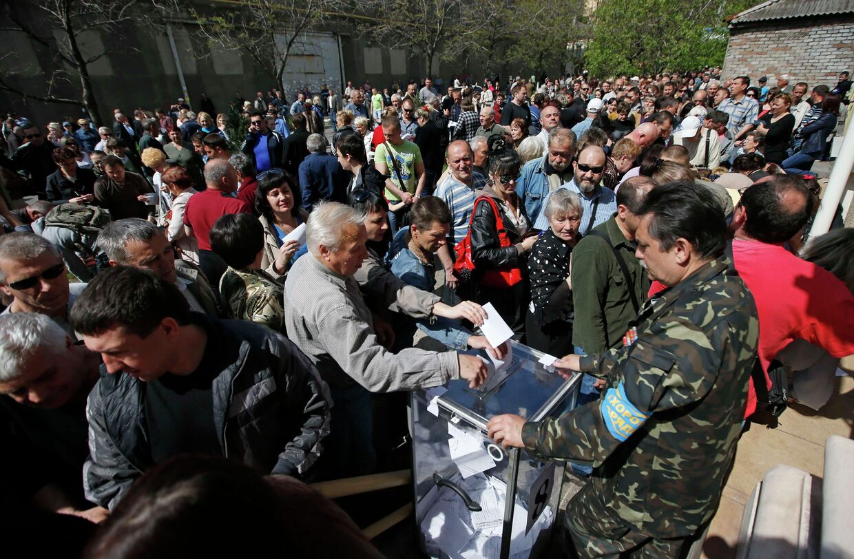 Голосование на референдуме в Мариуполе