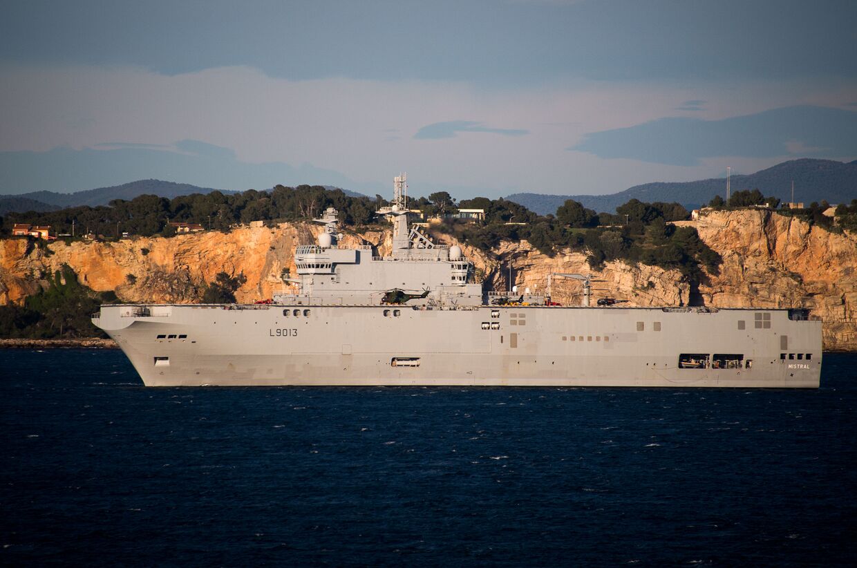 Универсальный десантный корабль Мистраль ВМС Франции