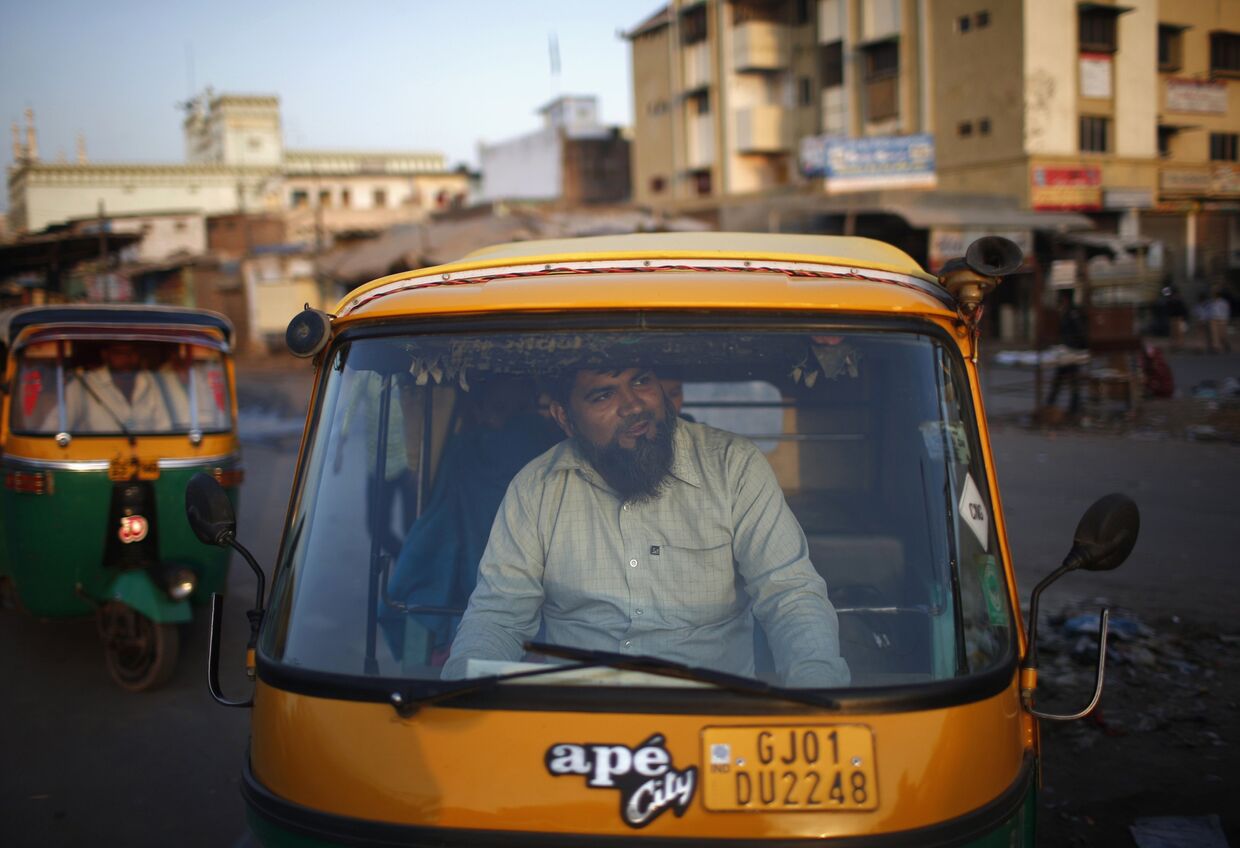 Рикша в мусульманском квартале Ахмадабада, Индия 