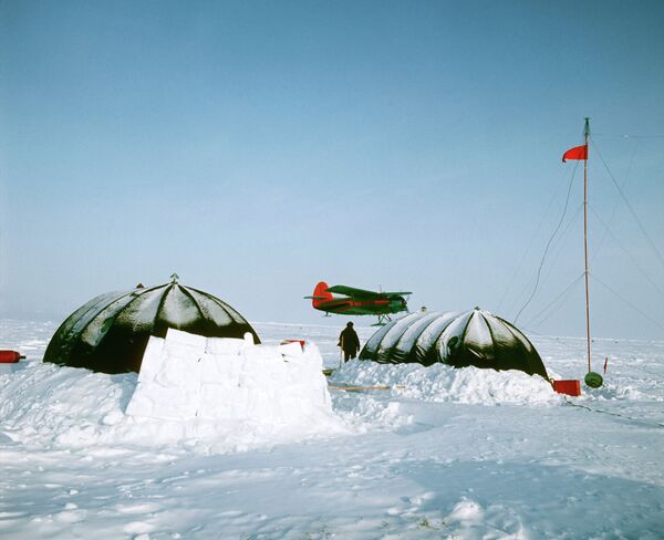 База заправки самолетов на Северном полюсе