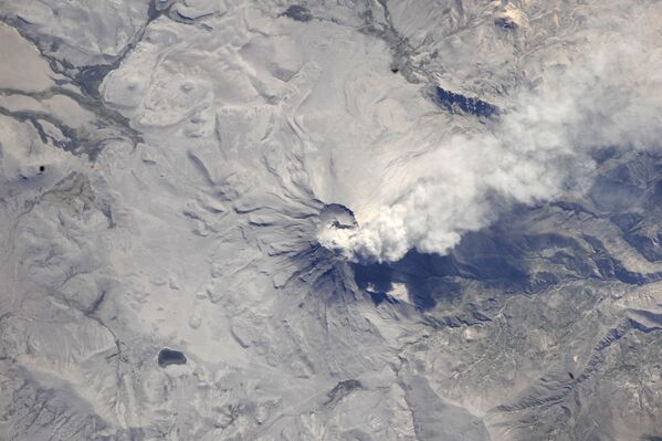 Вид из космоса на вулкан Убинас, Перу