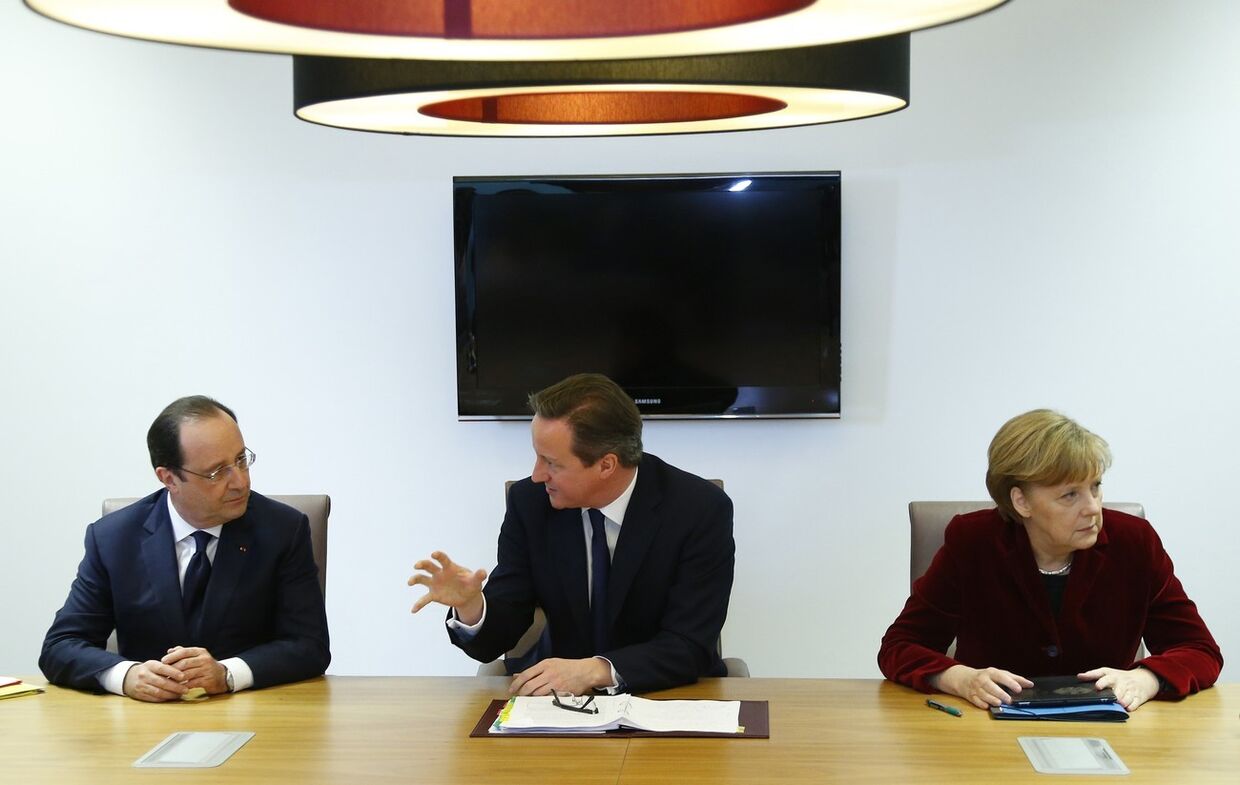 Франсуа Олланд, Дэвид Кэмерон и Ангела Меркель на саммите, посвященном ситуации на Украине