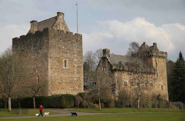 Замок Дин в городе Килмарнок в Шотландии
