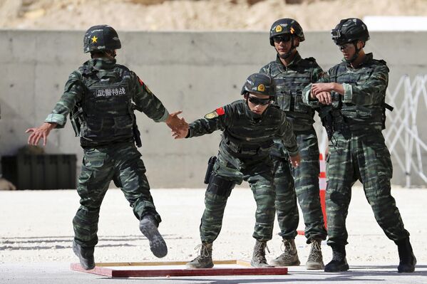 Китайские солдаты на 6-х ежегодных соревнованиях военных подразделений под эгидой короля Иордании Абдаллы II