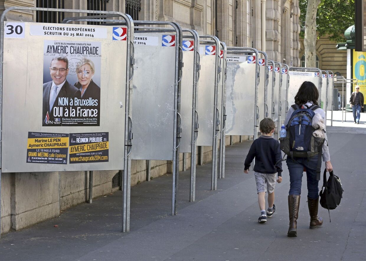 Предвыборные плакаты «Национального фронта» в Париже