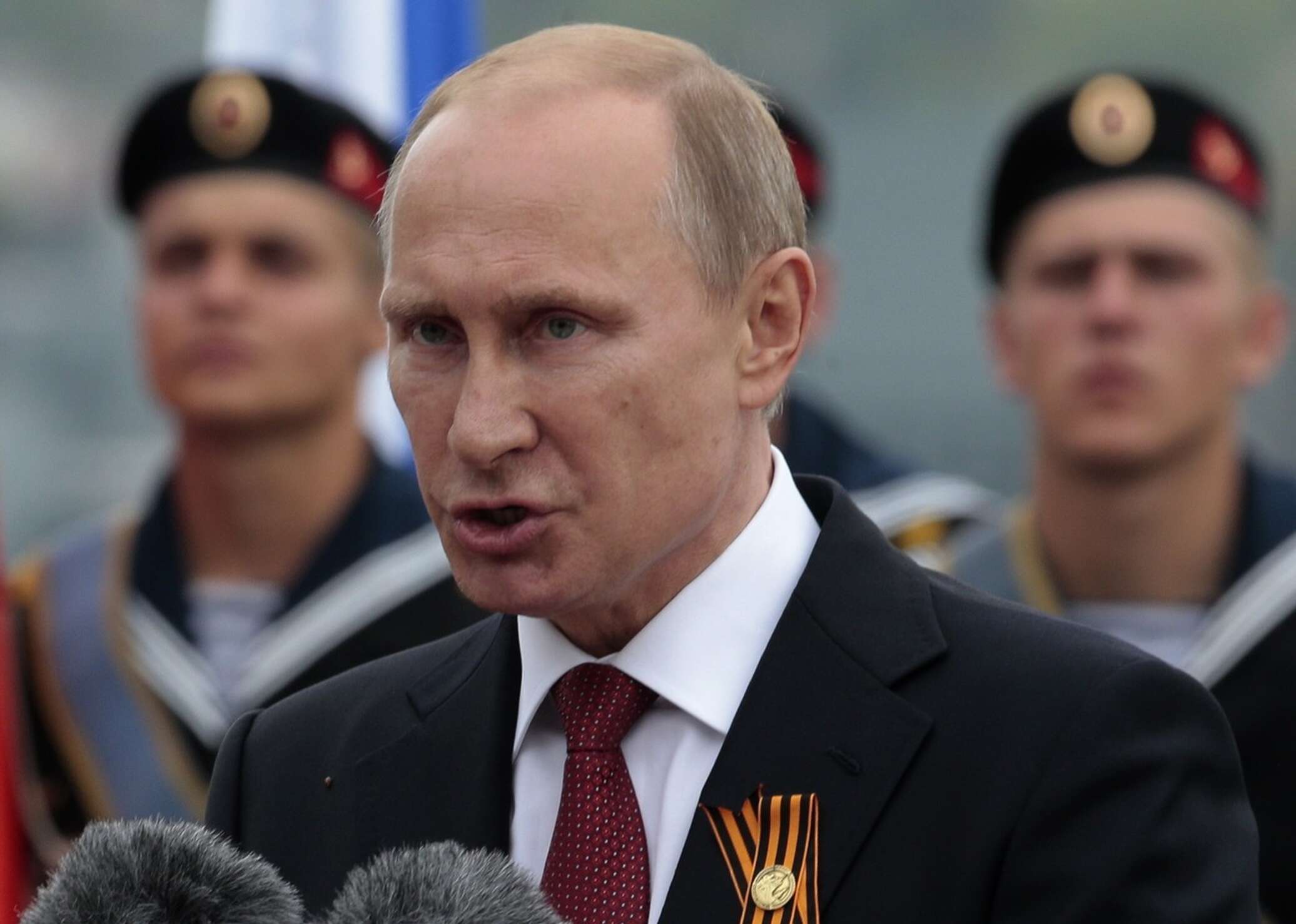 Путин владимир владимирович в военной форме фото