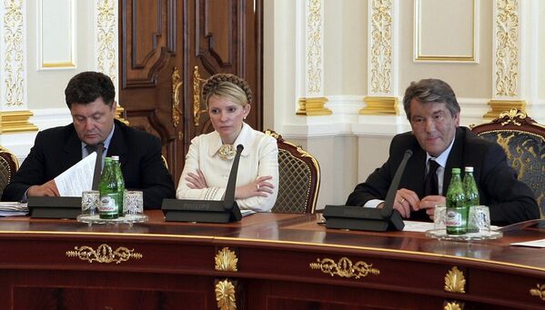 Секретарь СНБО Украины Петр Порошенко, премьер-министр Юлия Тимошенко и президент Виктор Ющенко