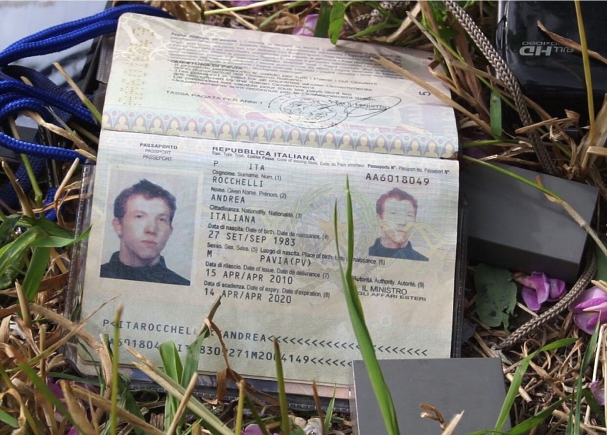 Паспорт итальянского фоторепортера Андреа Роккелли, погибшего в Славянске