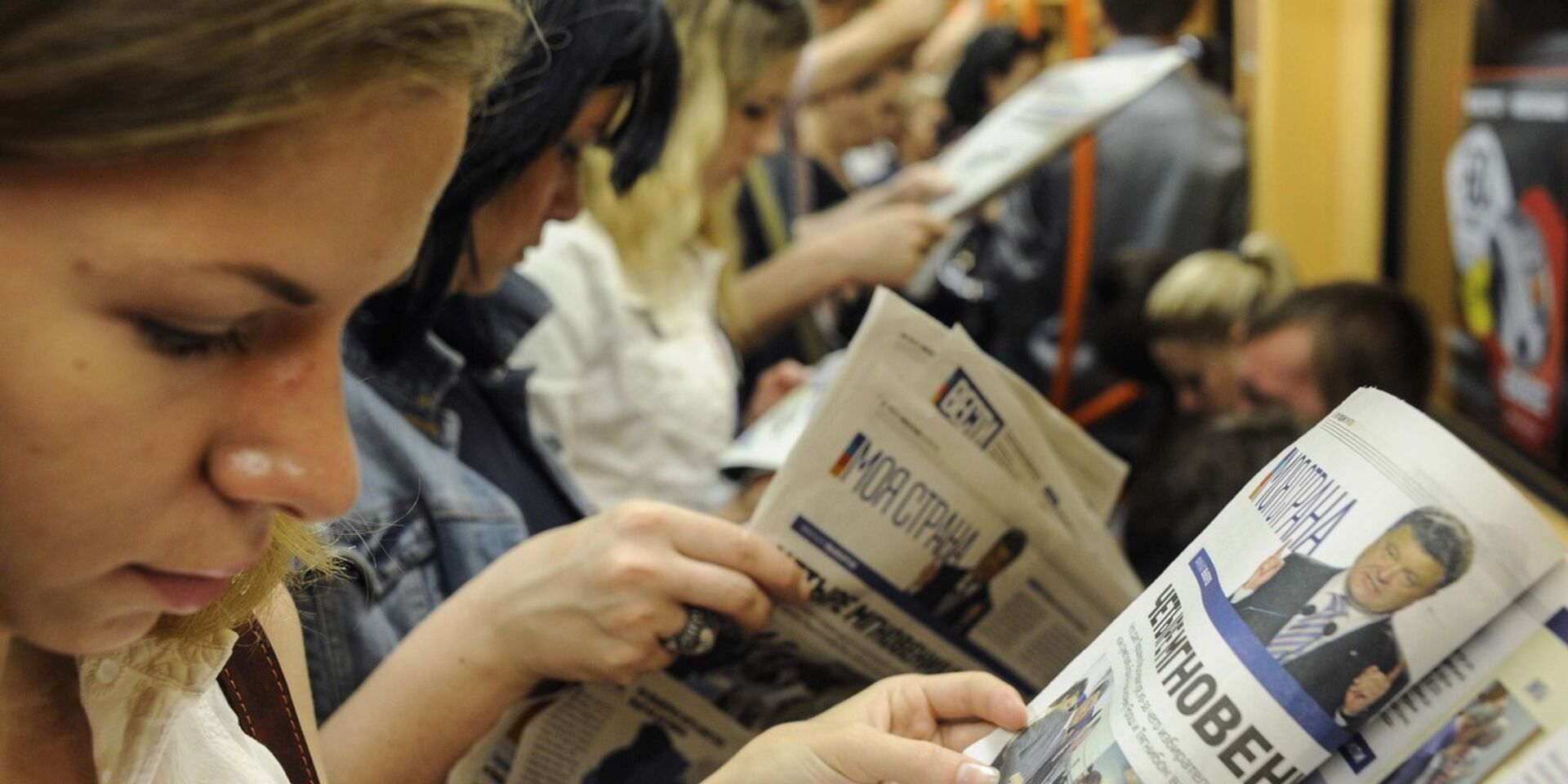 Киевляне читают газеты в метро - ИноСМИ, 1920, 27.05.2021