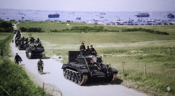 Английские танки после высадки на пляже Голд
