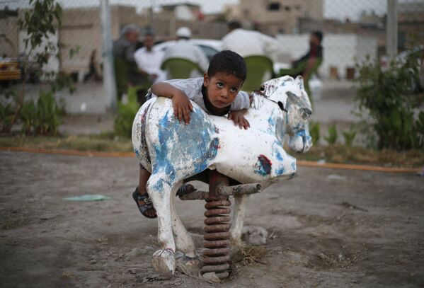 Ребенок в пригороде Багдада Мадинат-эс-Садре