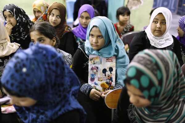 Девочки в центре для сирот в пригороде Багдада Мадинат-эс-Садре