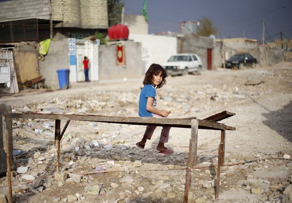 Девочка в пригороде Багдада Мадинат-эс-Садре