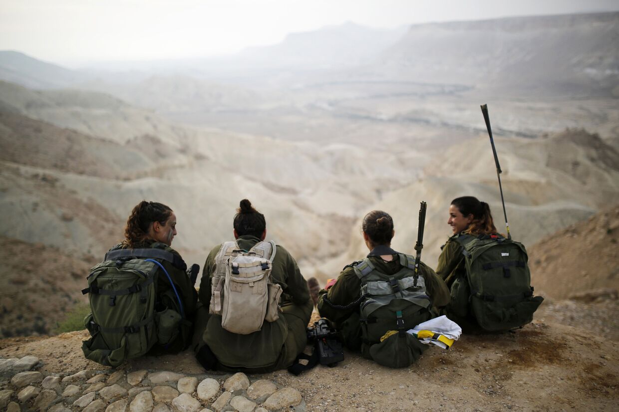 Девушки, служащие в батальоне Каракаль сухопутных войск Армии обороны Израиля