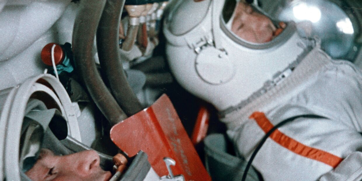 Кадр из фильма Человек вышел в космос