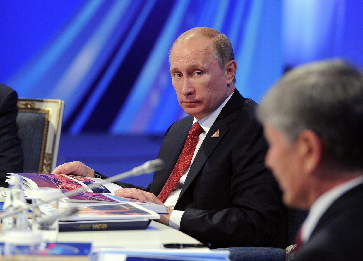 Президент России Владимир Путин на заседании Высшего Евразийского экономического совета в Астане