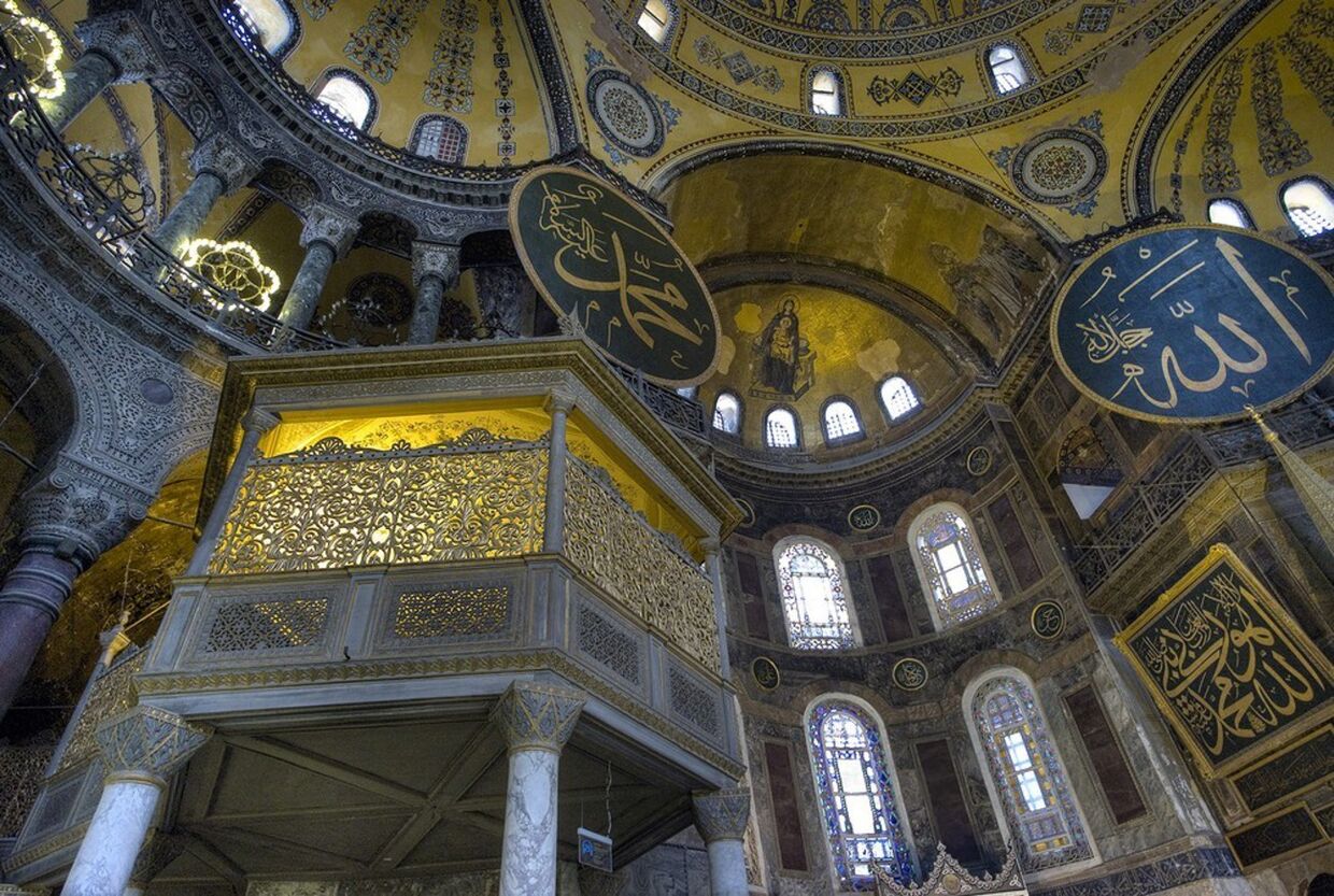 Интерьер собора Святой Софии в Стамбуле 