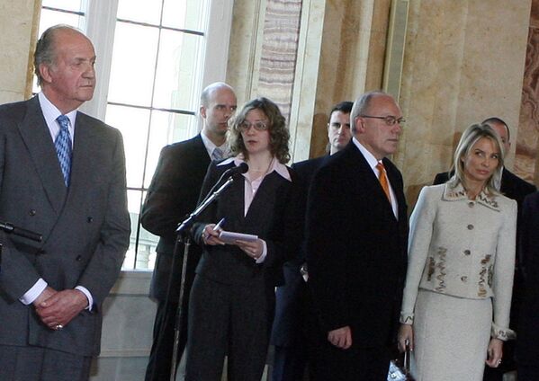 Король Испании Хуан Карлос I во время визита в Германию, справа – принцесса Коринна Сайн-Витгенштейн-Сайн