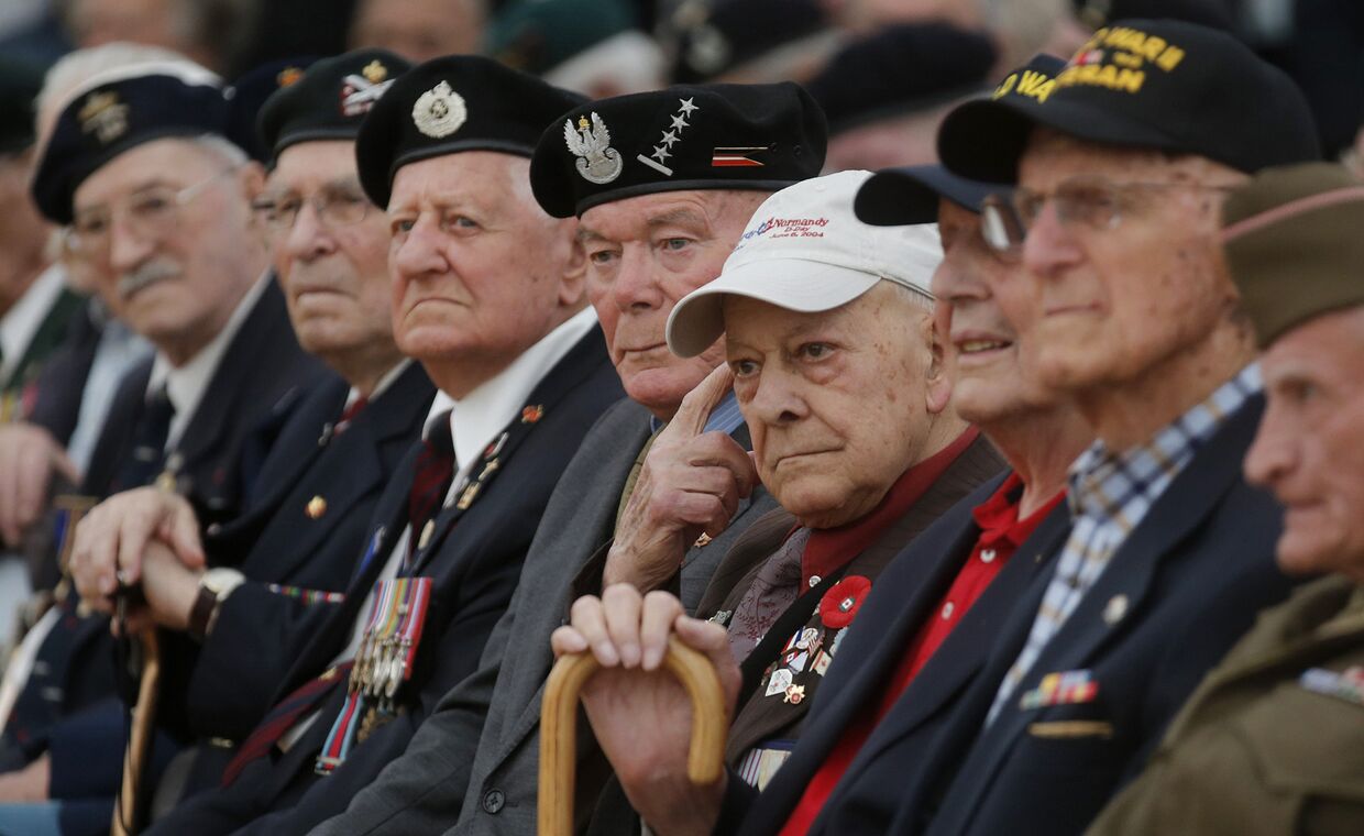 Ветераны на памятной церемонии в Кане, посвященной годовщине высадки в Нормандии
