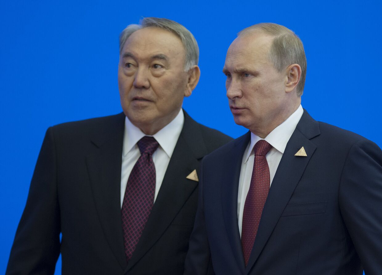 Владимир Путин и Нурсултан Назарбаев после заседания Высшего Евразийского экономического совета (ВЕЭС) в Астане
