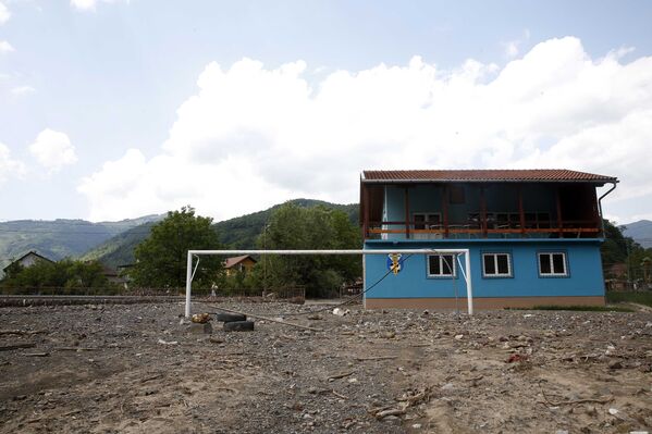 Затопленный стадион в городе Немила, Черногория