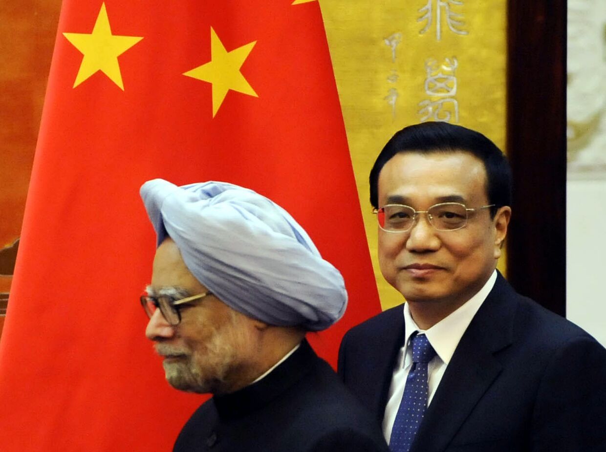 Премьер-министр Китая Ли Кэцян и (бывший) премьер-министр Индии Манмохан Сингх