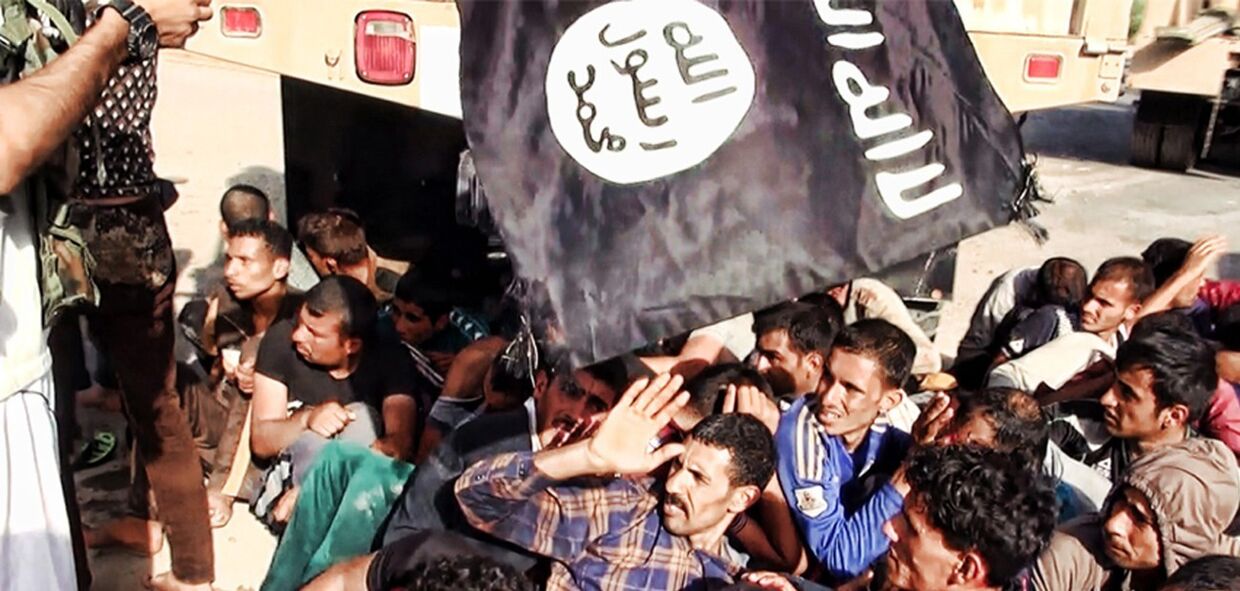 Иракские солдаты в плену у группировки «Исламское государство Ирака и Шама»
