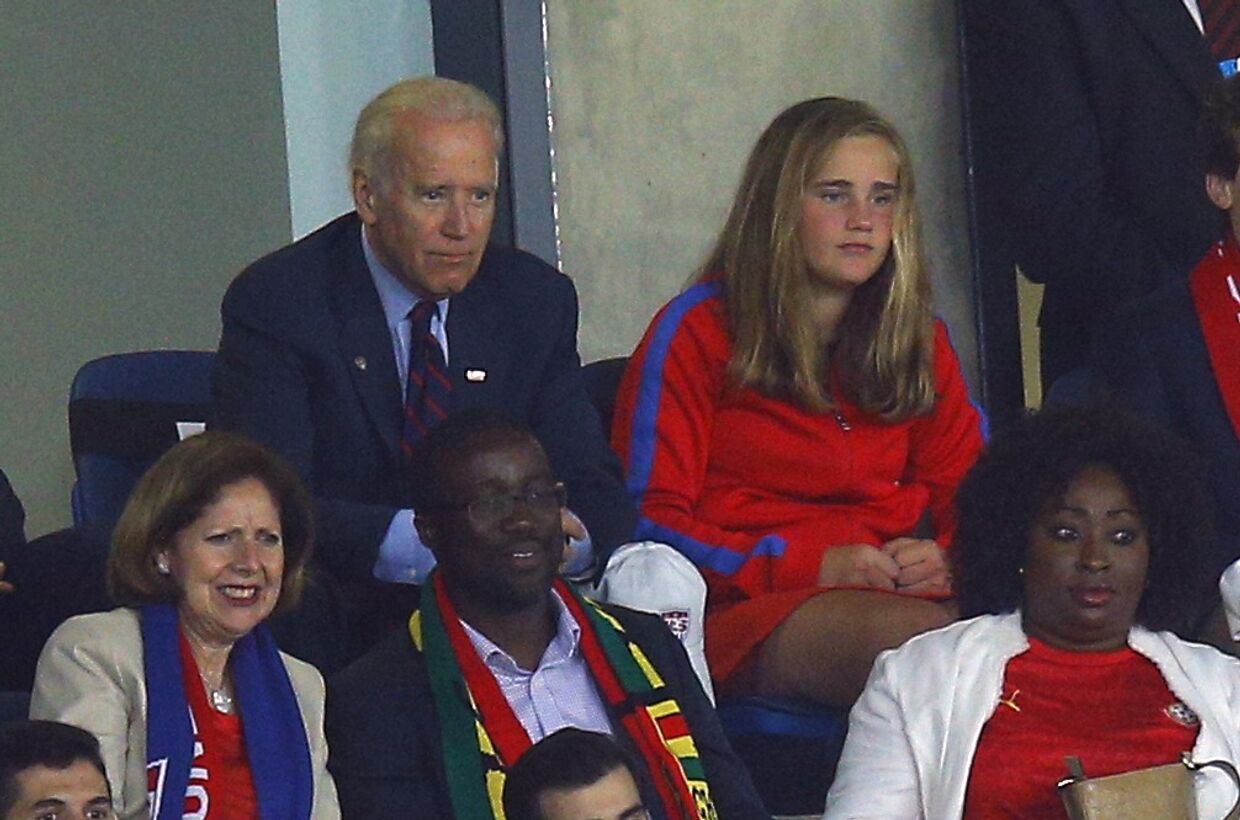 Вице-президент США Джо Байден смотрит матч с Ганой на Чемпионате мира по футболу в Бразилии