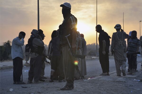 Боевики «Исламского государства Ирак и Леванта» на блокпосту в городе Мосул