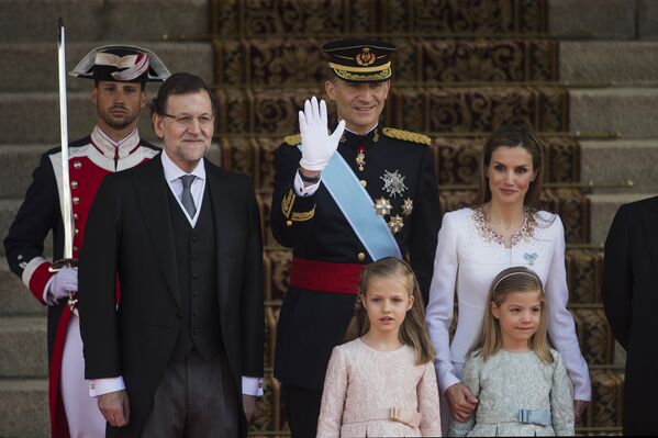 Король Фелипе VI, королева Летисия, принцессы София и Леонор и премьер-министр Мариано Рахой 
