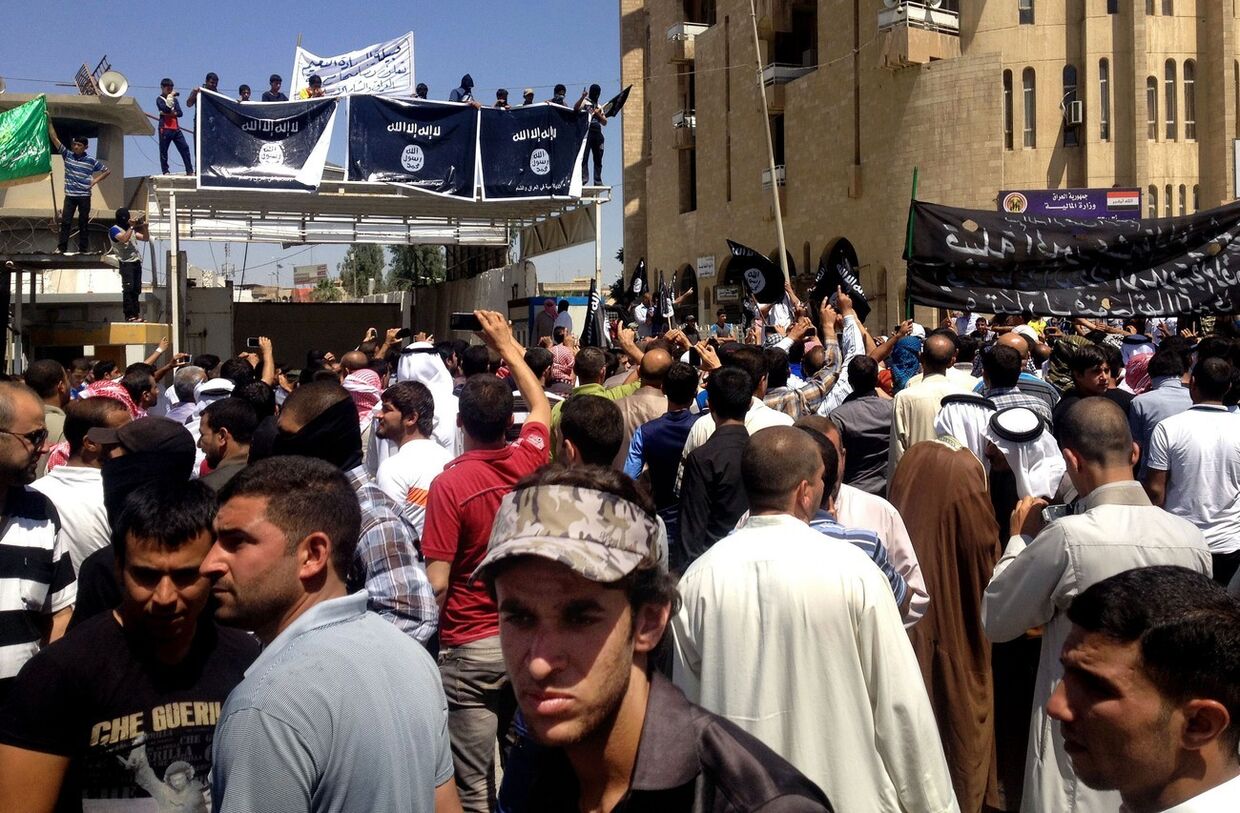 Демонстрация в поддержку организации «Исламское государство Ирака и Леванта» в городе Мосул
