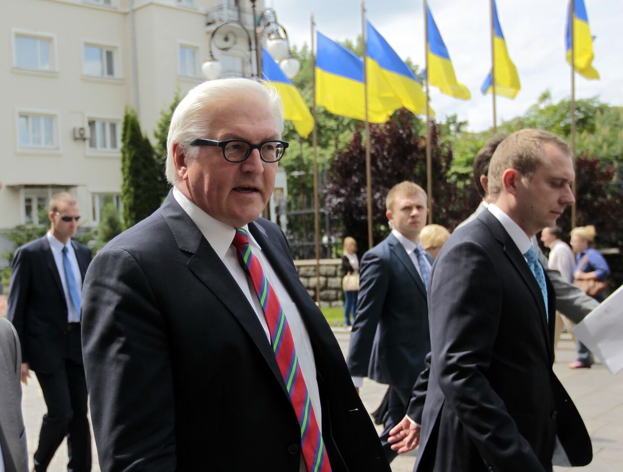 Министр иностранных дел ФРГ Франк-Вальтер Штайнмайер во время визита в Киев