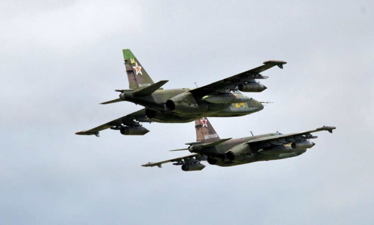 Самолеты Су-25 во время заключительной фазы крупномасштабных учений войск сил Центрального и Восточного военных округов