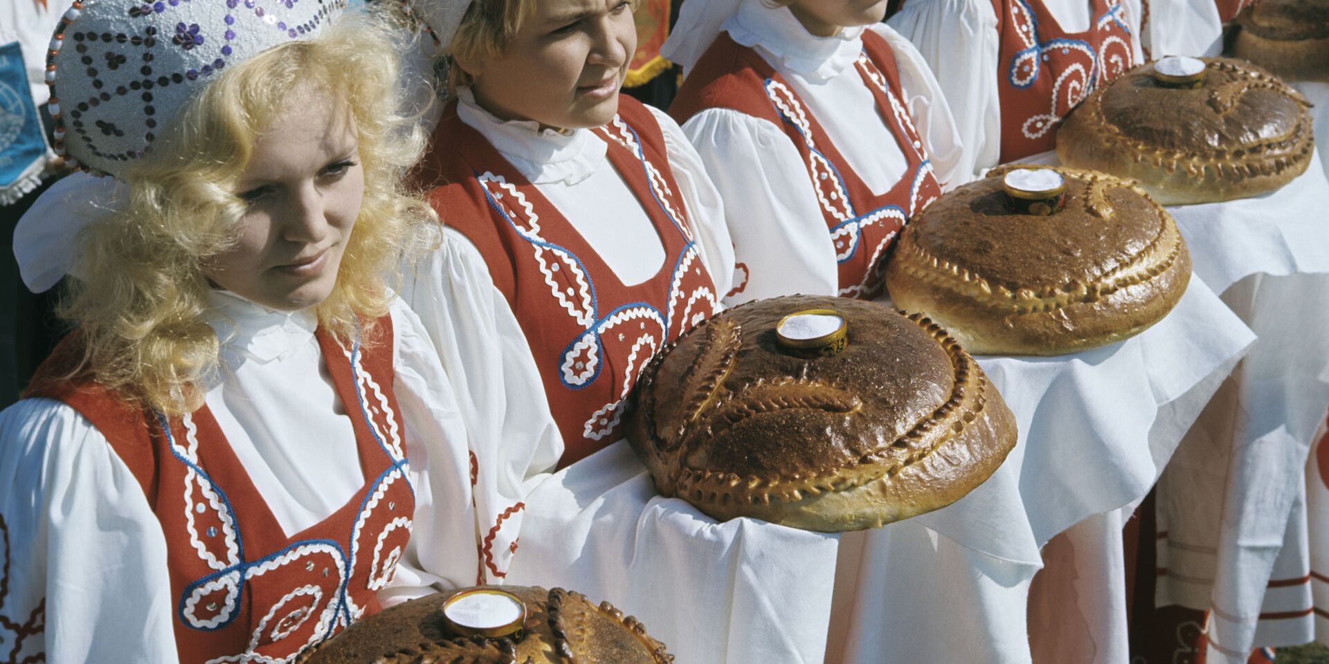Встреча хлебом-солью - ИноСМИ, 1920, 27.05.2025