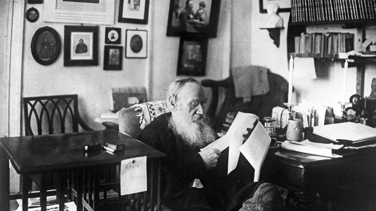 Русский писатель Лев Николаевич Толстой. Ясная Поляна. 1909 год