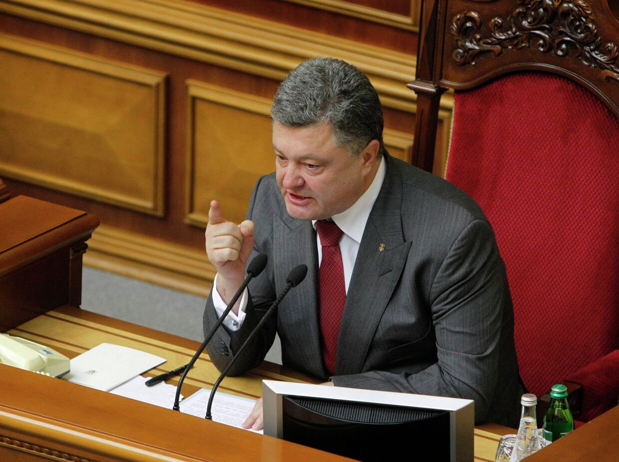 Президент Украины Петр Порошенко во время выступлении в раде