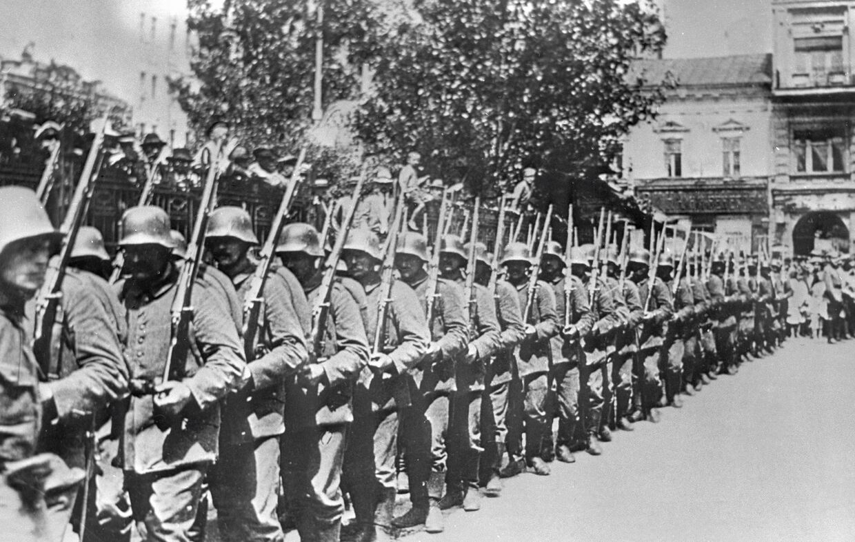Немецкие войска на Думской площади