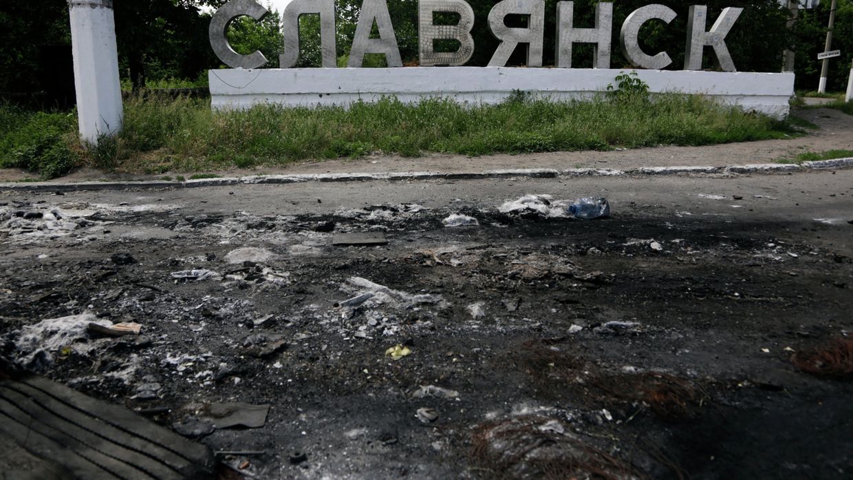 На въезде в город Славянск