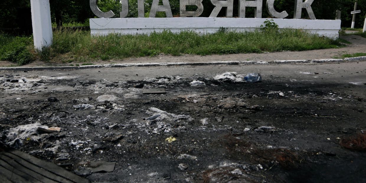 На въезде в город Славянск