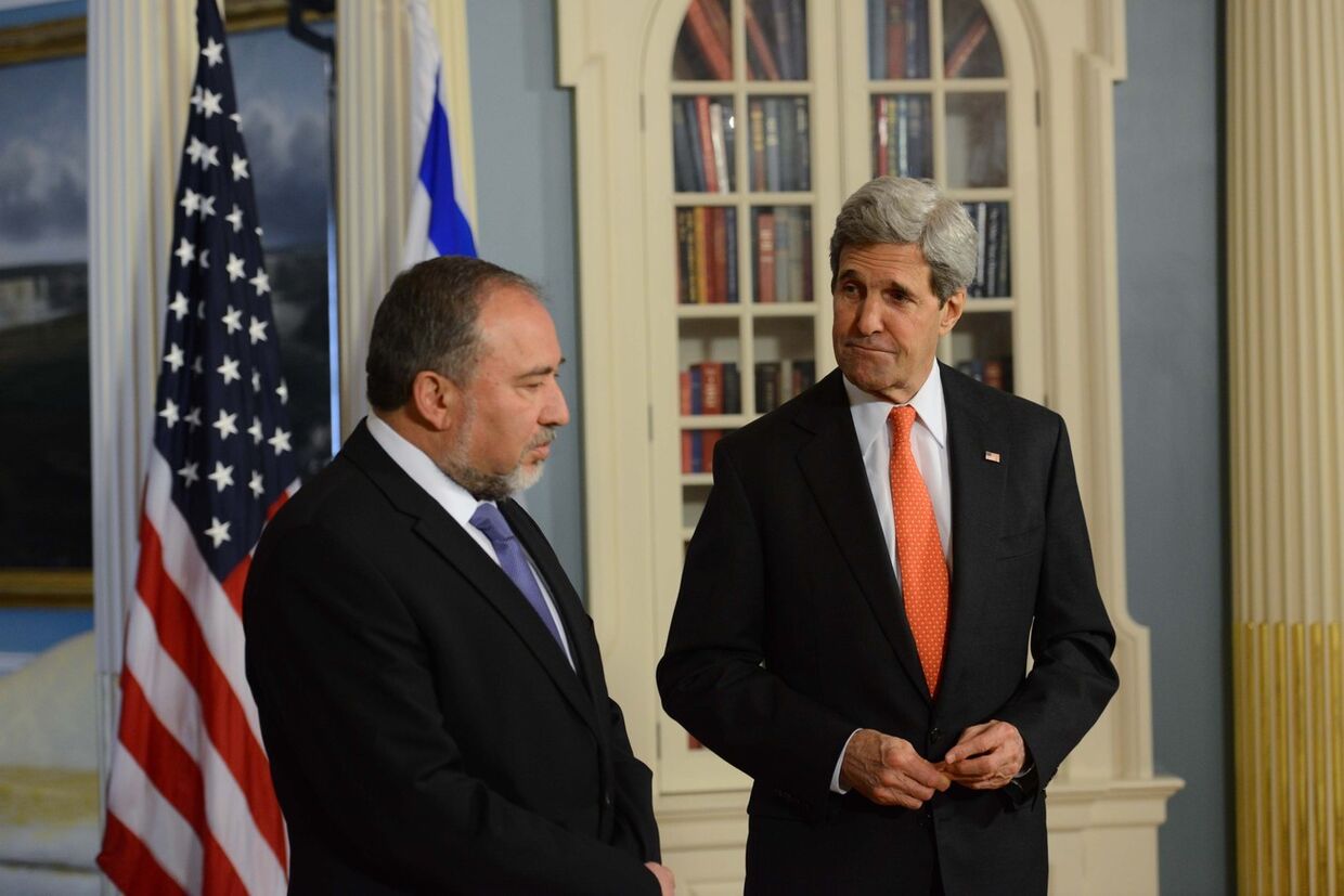 Госсекретарь США Джон Керри и министр иностранных дел Израиля Авигдор Либерман